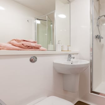 Premium En Suite - Image 8